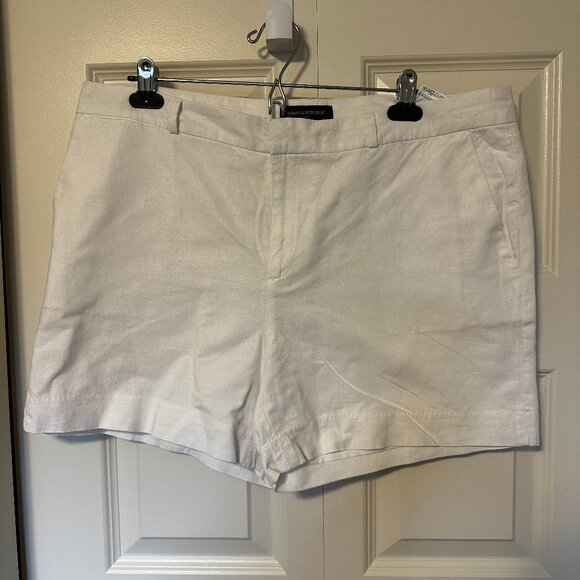 Banana Republic White Linen Shorts in Size 14 - Picture 1 of 3